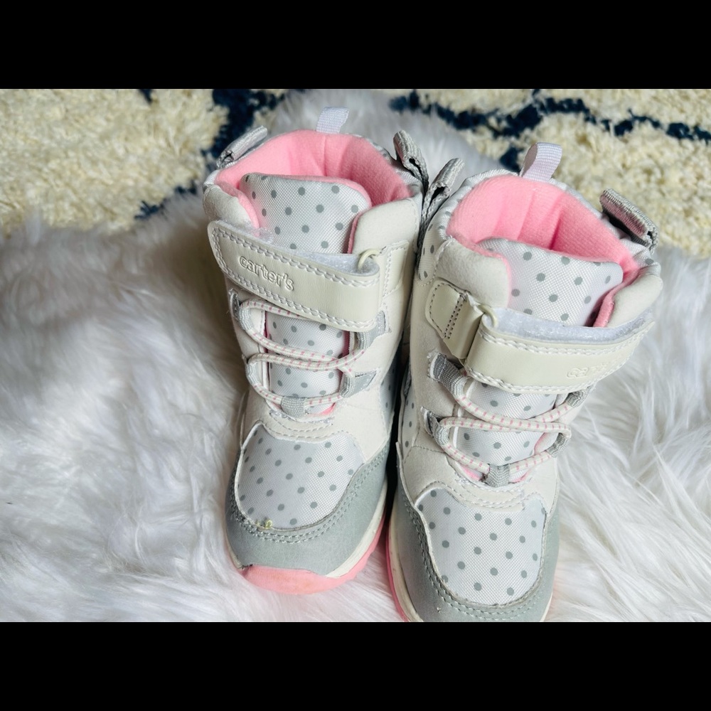 Carter’s winter boots 6M toddle. Pink & gray